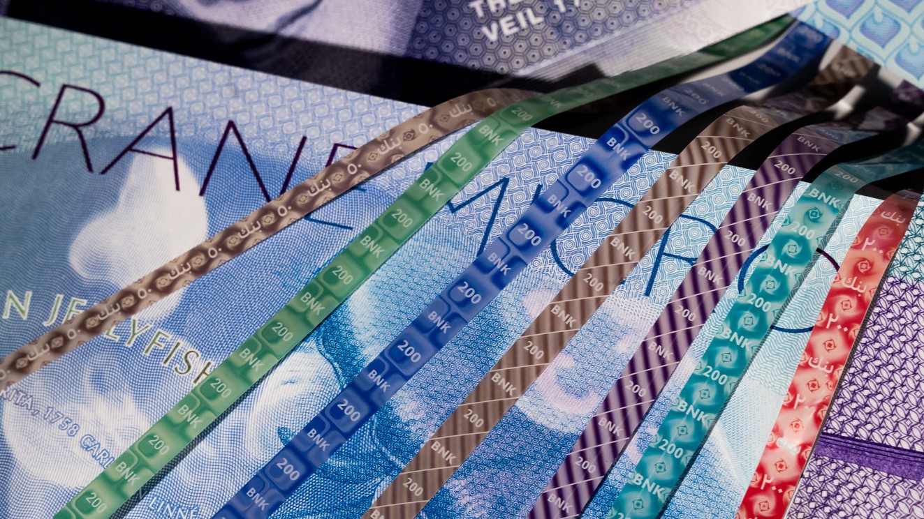 Various designs of the new cBREEZE thread. In all six colors.